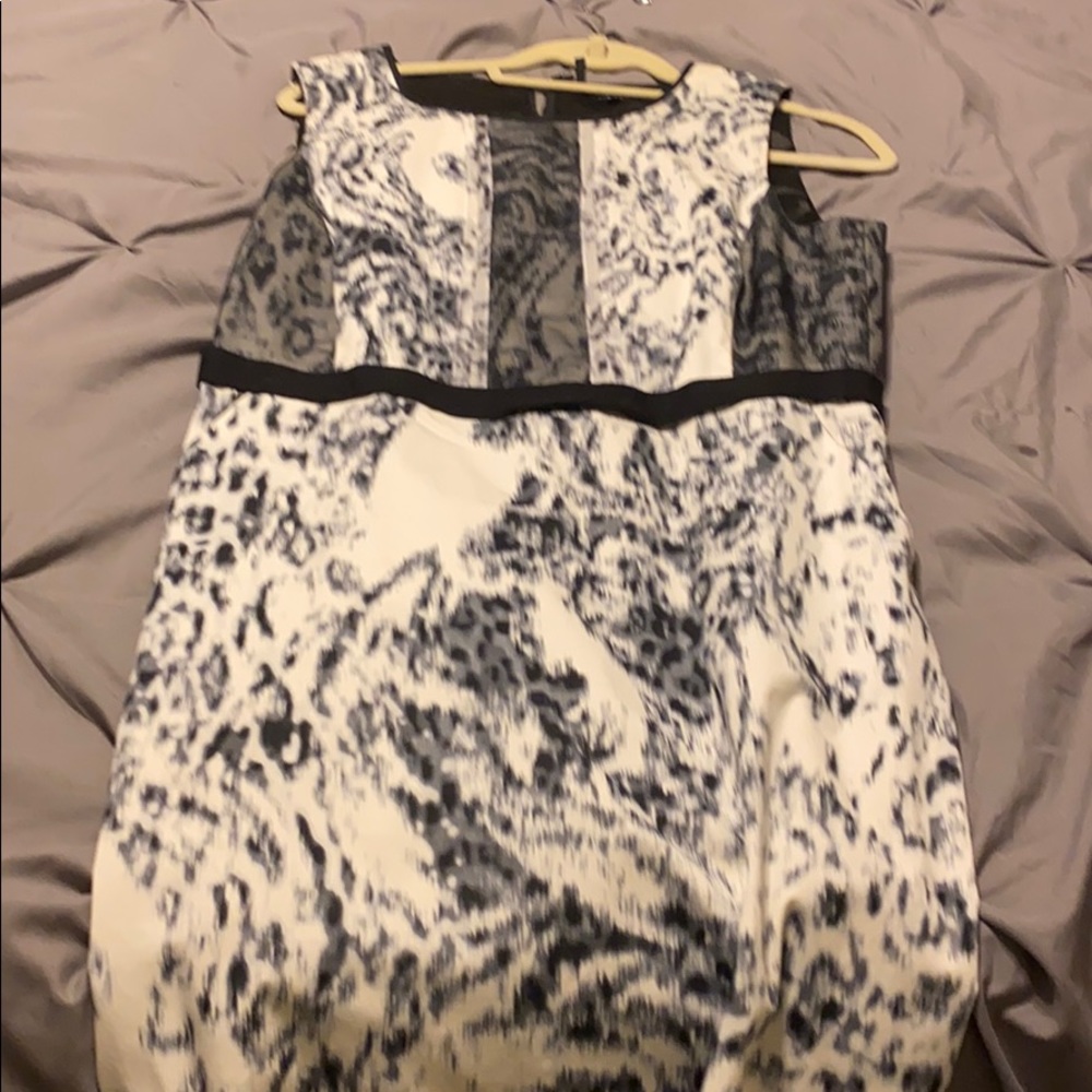 Eli Tahari Black & White Mint Condition Size 10